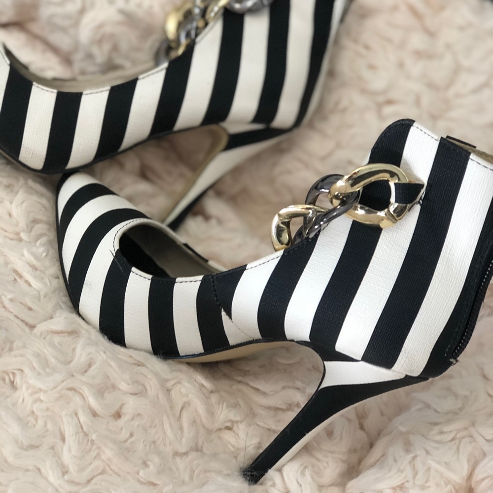 Super cute striped pumps